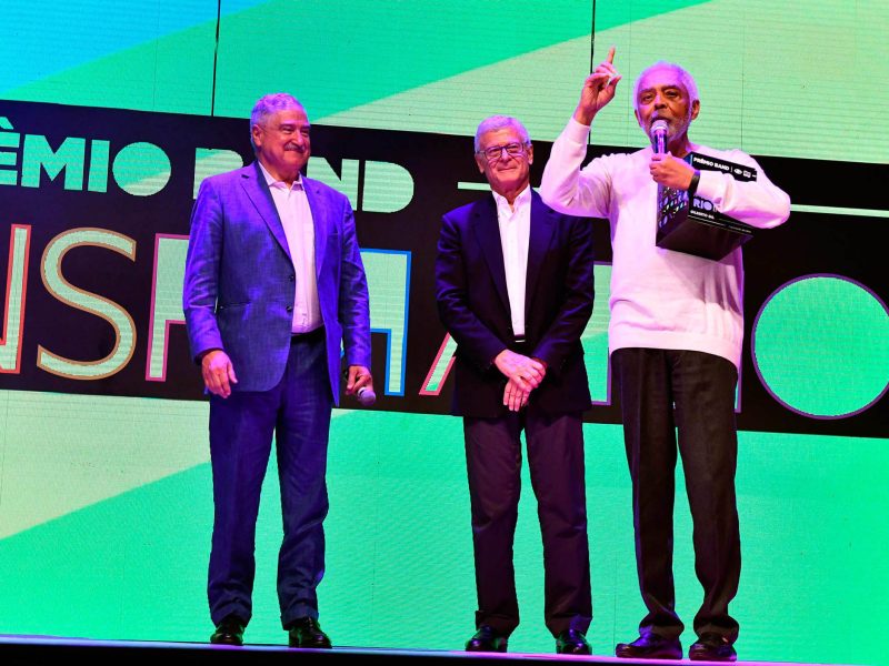 Gil com os presidentes da BAND, João Carlos Saad e Ricardo Saad